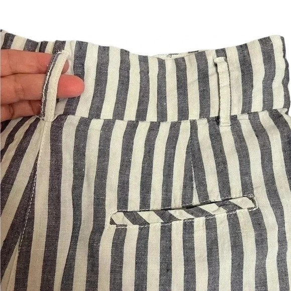 Cynthia Rowley High Waisted 100% Linen Shorts White Blue Pleated Striped Size 12 - Picture 6 of 12
